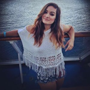 Meet your Posher, Clariz